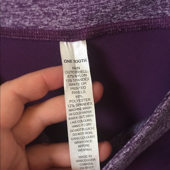 One Tooth Split Capri Leggings - Picture 6 of 9